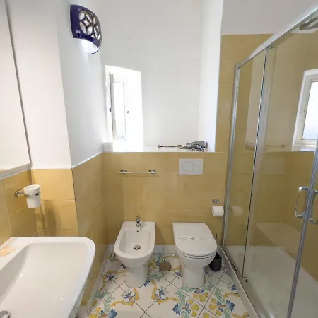 Casa Nina- Con Vista Mare E Terrazza A Raito, Costiera Amalfitana Couette-café Vietri