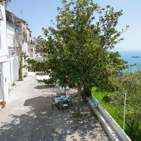 Couette-café Casa Nina- Con Vista Mare E Terrazza A Raito, Costiera Amalfitana