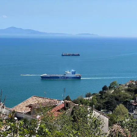 Casa Nina- Con Vista Mare E Terrazza A Raito, Costiera Amalfitana Bed and breakfast