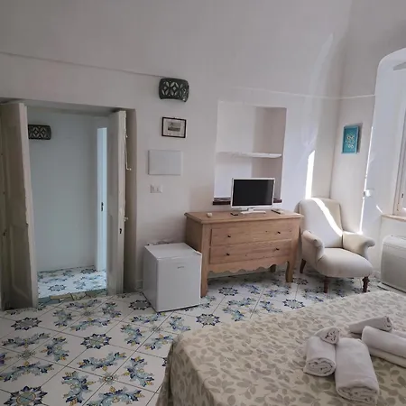 Casa Nina- Con Vista Mare E Terrazza A Raito, Costiera Amalfitana Bed and breakfast