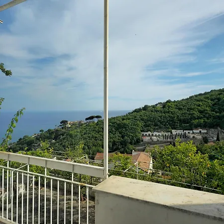 Casa Nina- Con Vista Mare E Terrazza A Raito, Costiera Amalfitana Bed and breakfast Vietri